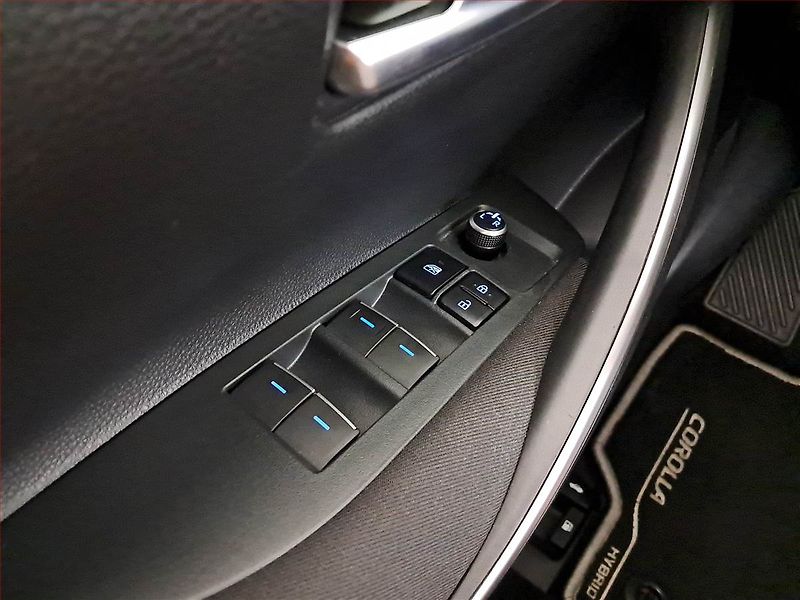 Toyota Corolla (2023) Active 1.8 Hybrid - fotka 16 z 16