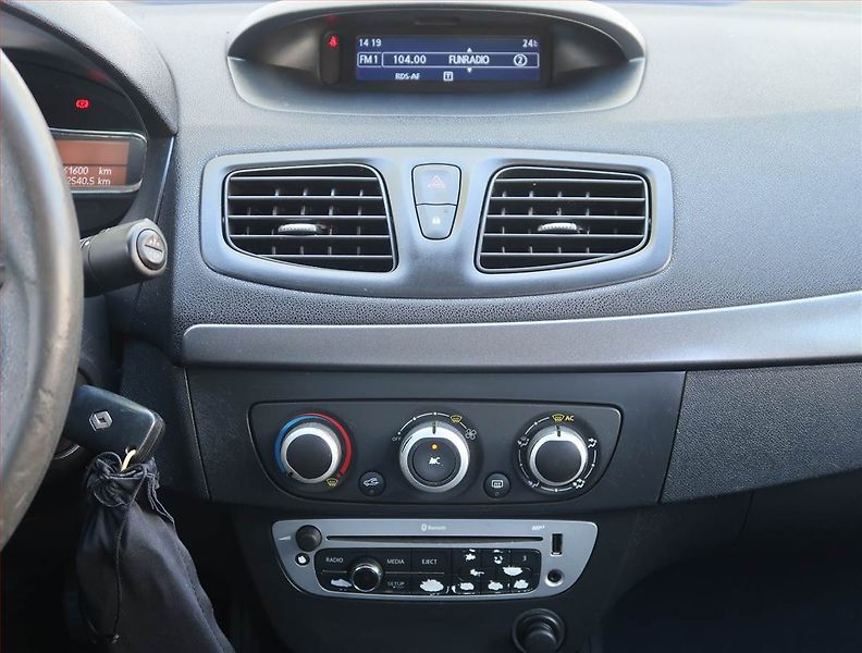Renault Fluence (2014) 1.6 16V, Tempomat - fotka 12 z 15