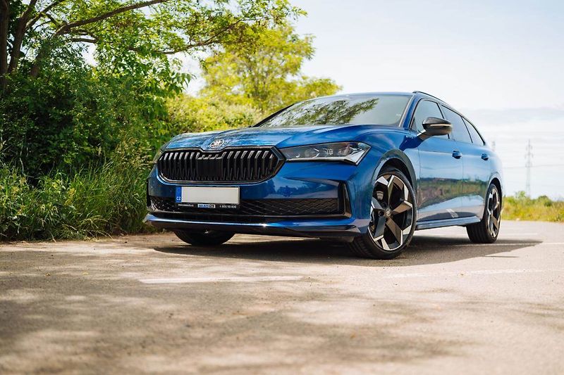 Škoda Superb (2025) 2.0 TDI, Sportline, Navigace - fotka 5 z 31