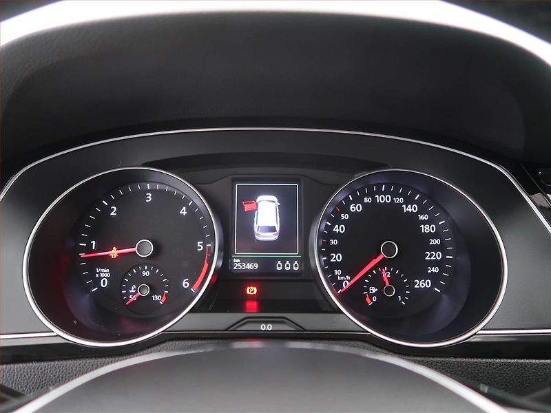 Volkswagen Passat (2015) 2.0 TDI, Automat, Serv.kniha - fotka 11 z 17