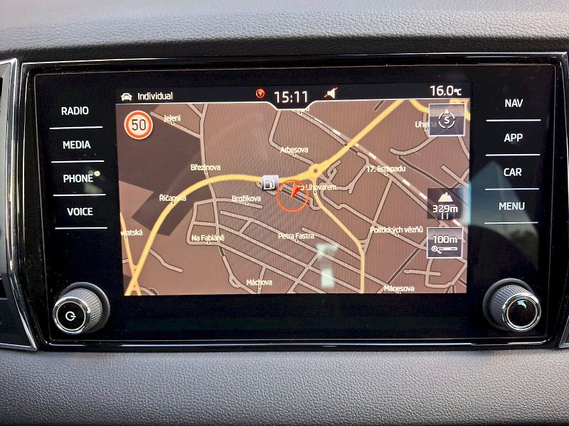 Škoda Karoq (2018) Style DSG 4x4 2,0TDi 110kW - fotka 23 z 35