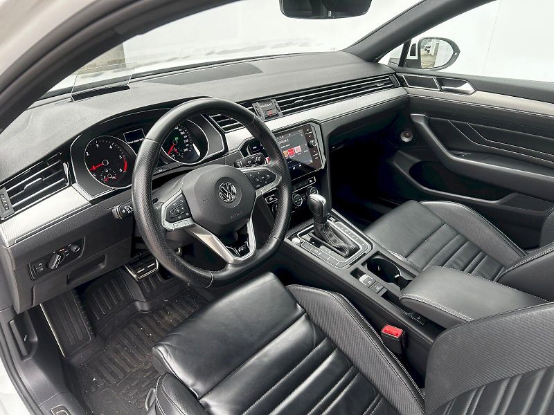 Volkswagen Passat (2024) 2.0 TDI BMT 140kW DSG R-Line - fotka 23 z 35