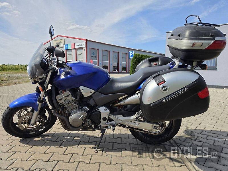 Honda CB 900 F Hornet (2004) - fotka 13 z 17