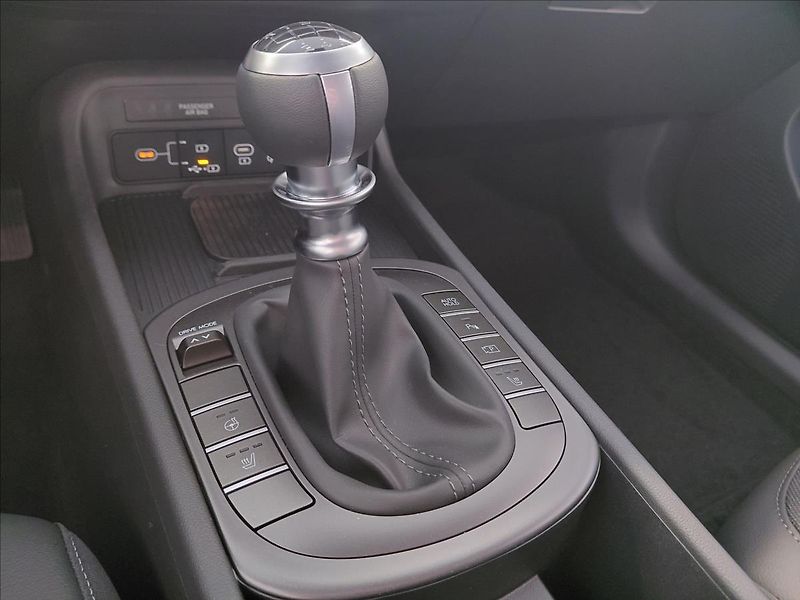 Hyundai Kona (2025) 1,6 TGDI MT LP STYLE TT NEOBJ - fotka 16 z 19