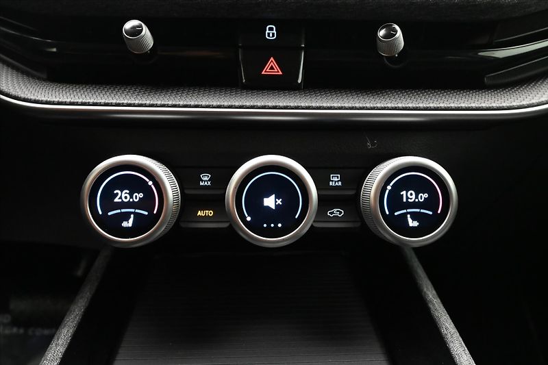 Škoda Superb 1,5 TSI 110kW DSG Selection Zá - fotka 21 z 33