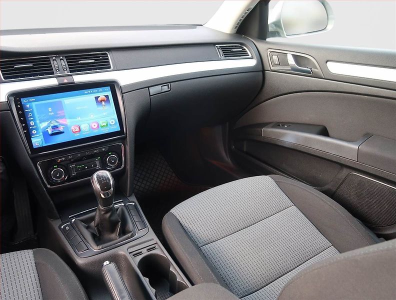 Škoda Superb (2011) 2.0 TDI, Serv.kniha, Xenony - fotka 8 z 16