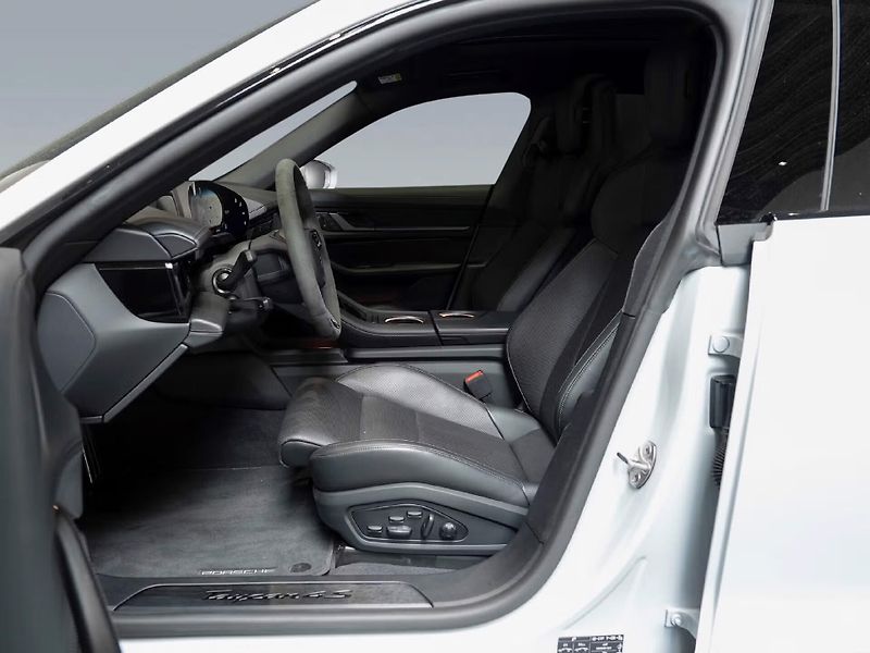 Porsche Taycan 4S Sport Turismo Pano 360 Soft - fotka 10 z 29