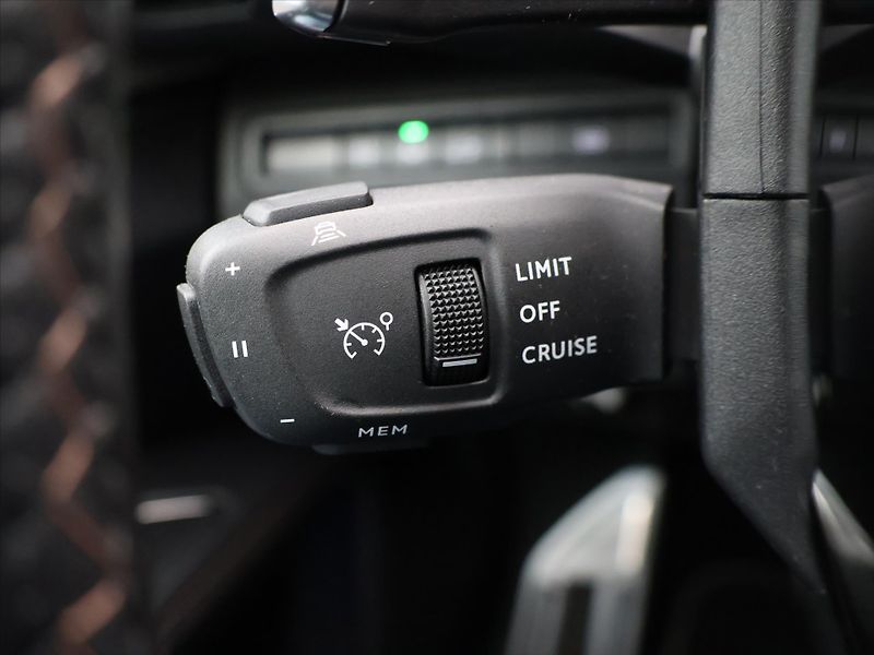 Peugeot 5008 2.0 HDI 130kW GT-line CZ DPH - fotka 18 z 35