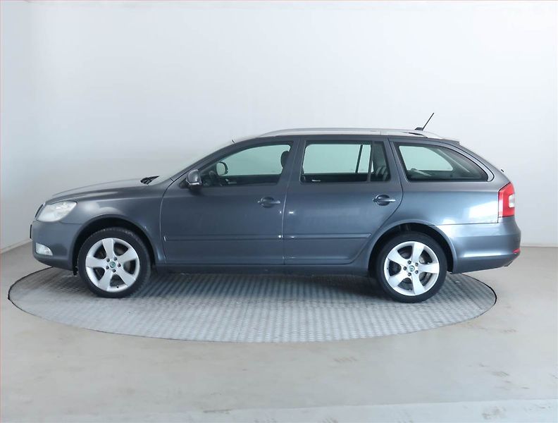 Škoda Octavia (2012) Elegance 2.0 TDI, Navi - fotka 3 z 18