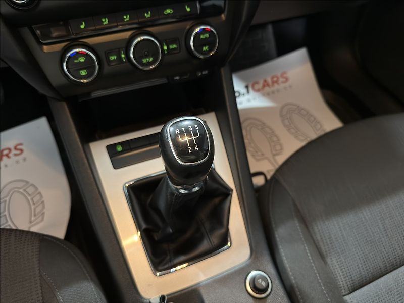 Škoda Octavia 1,6   TDI KEY-LESS TAŽNÉ ČR - fotka 16 z 29