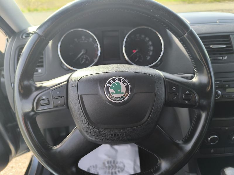 Škoda Yeti (2010) 1.2 TSI  DOLOŽENÉ KM - fotka 18 z 27