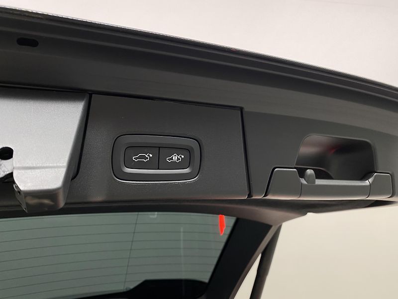 Volvo V90 CC B4 AWD BRIGHT PLUS AUT CZ - fotka 33 z 49