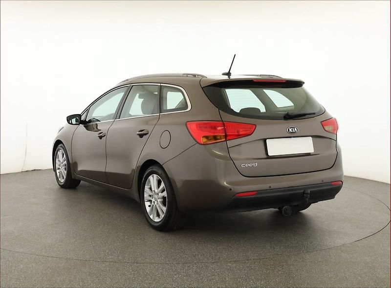 Kia Ceed (2014) 1.6 GDI, Navi, Tempomat - fotka 4 z 17