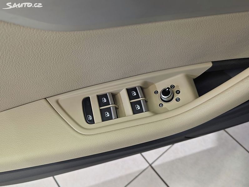 Audi A4 AVANT 2.0 TDi BIXENONY, PDC - fotka 18 z 22