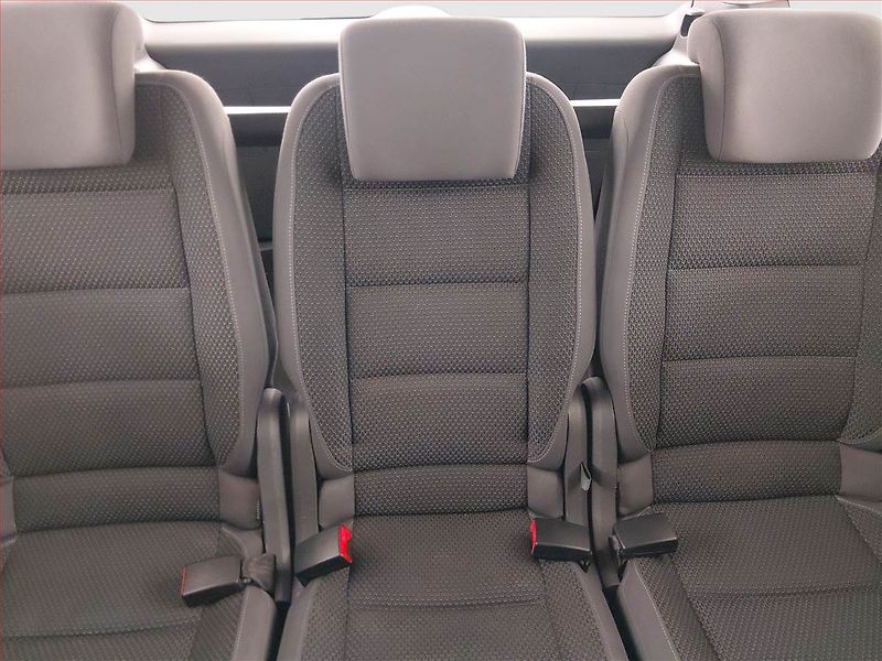 Volkswagen Touran (2011) 1.6 TDI, po STK, Tažné - fotka 10 z 17