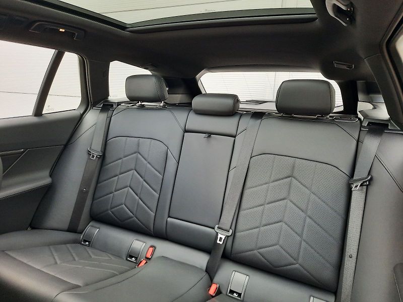 BMW Řada 5 (2025) 520d xDrive Touring M Sport - fotka 15 z 15