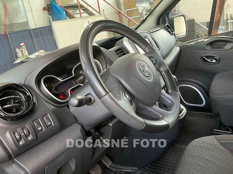 Opel Vivaro (2015) 1.6CDTi 8míst, navi, AC - fotka 7 z 10