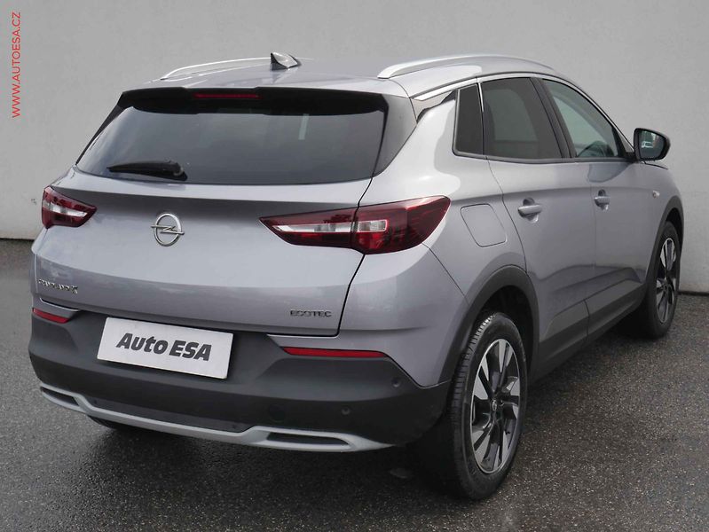 Opel Grandland X (2020) 1.2 PT, Innovation, LED - fotka 4 z 15