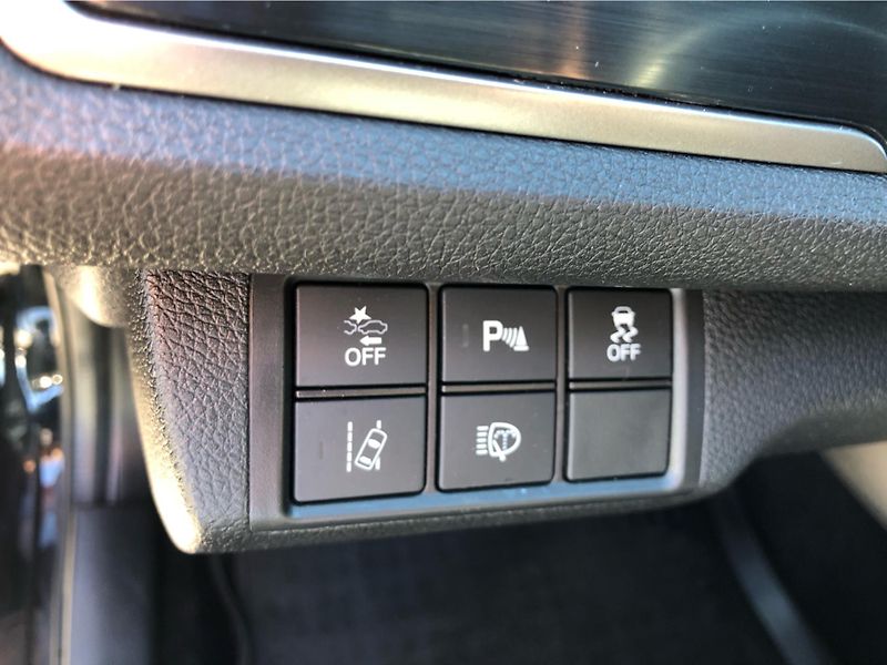 Honda Civic 1.0 VTEC Elegance - fotka 16 z 28