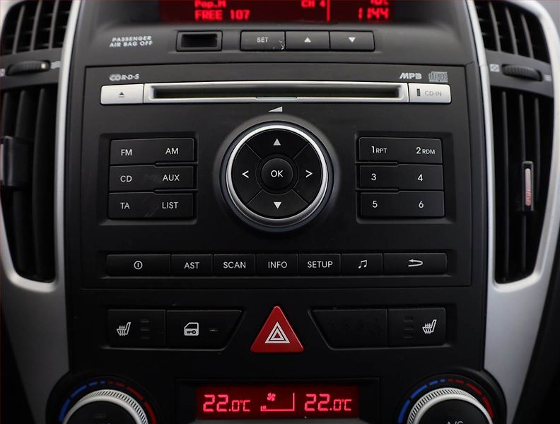Kia Ceed (2011) 1.6 CRDi, Serv.kniha - fotka 12 z 15