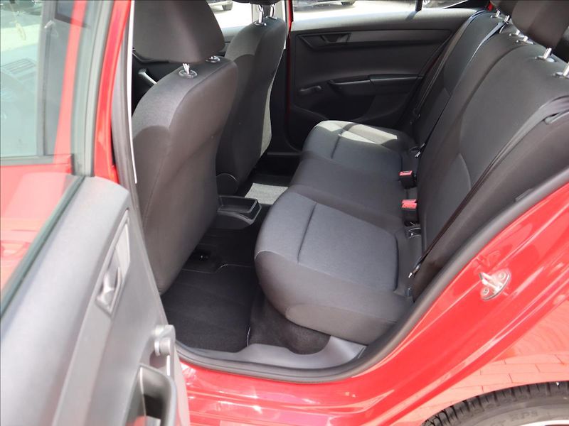 Škoda Fabia 1,0 MPI Active, Klima - fotka 21 z 35
