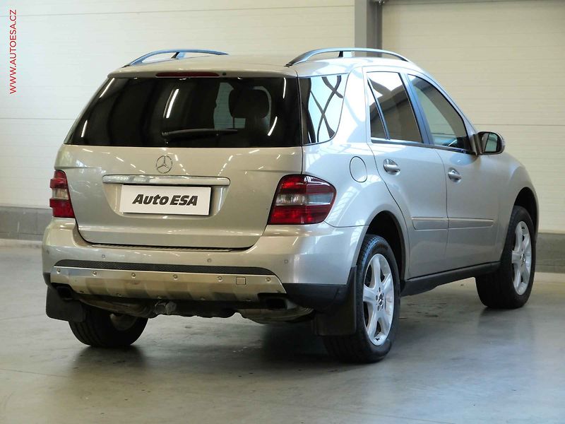 Mercedes-Benz Třídy M (2006) 3.0 CDI ML280 4Mat - fotka 4 z 21