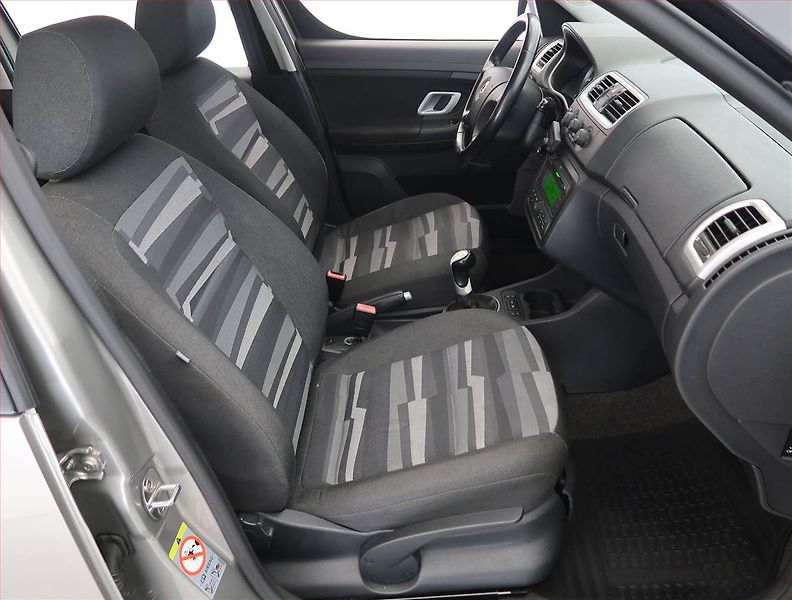Škoda Roomster (2007) 1.4 16V, po STK, Tažné - fotka 9 z 18