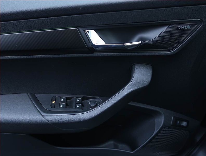 Škoda Karoq (2024) Sportline 1.5 TSI - fotka 17 z 19
