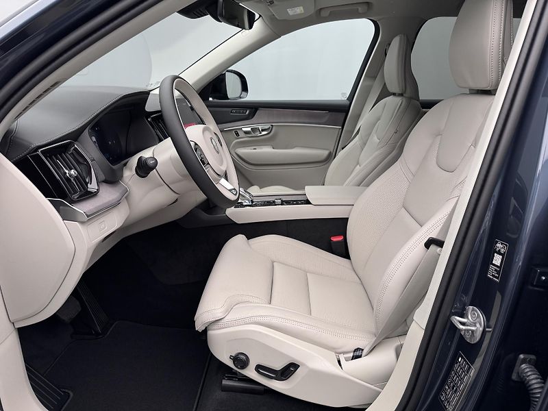 Volvo XC90 (2026) B5 AWD AUT DARK PLUS 7míst - fotka 3 z 25