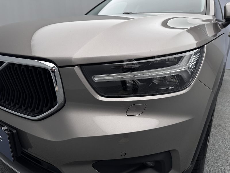 Volvo XC40 B4 MOMENTUM AUT  - fotka 21 z 47