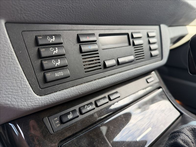 BMW X5 3,0 i 4X4 A/T 170kW - fotka 14 z 28