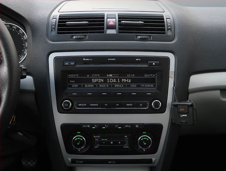 Škoda Octavia (2011) Ambiente Plus 2.0 TDI, Xenony - fotka 12 z 18