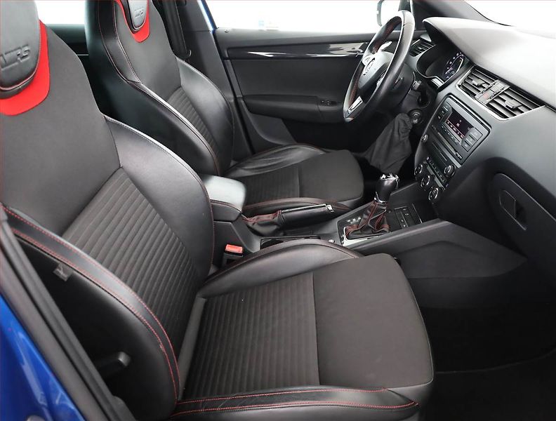 Škoda Octavia (2014) RS 2.0 TDI, Automat, Xenony - fotka 7 z 18
