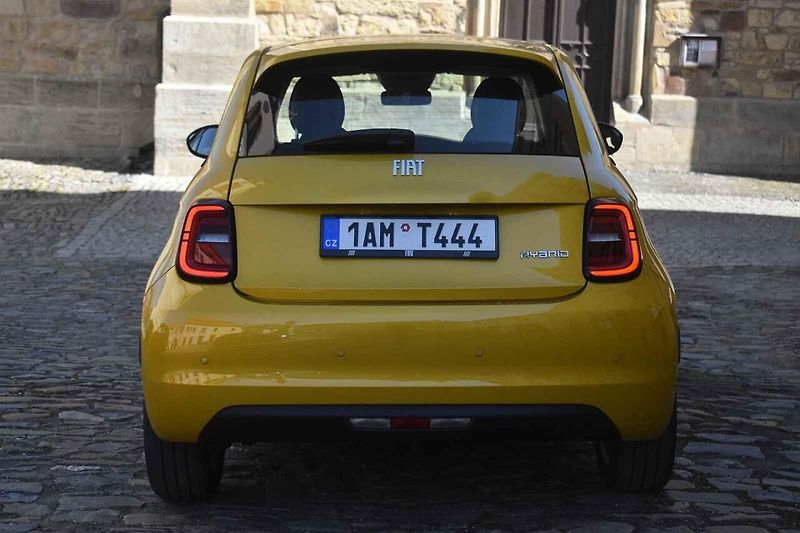 Fiat 500 je stále krásné auto. Nyní už nemusí být jen elektrický.