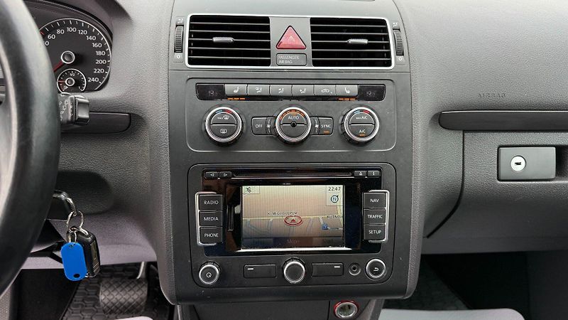 Volkswagen Touran (2012) 1.4TSi 103kW *DSG*Navi*Tažné* - fotka 14 z 23