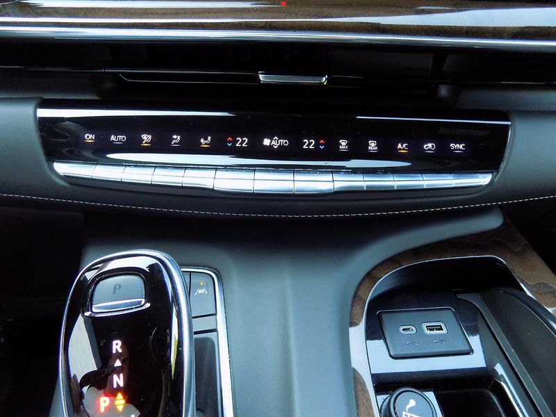 Cadillac Escalade (2022) 6.2/V8/4WD/Sport Platinum/ČR/ - fotka 35 z 50