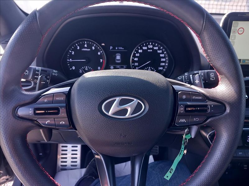 Hyundai i30 1,5 T-GDi N-LINE DCT - fotka 14 z 22