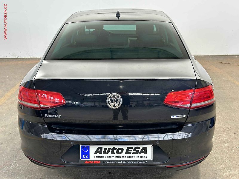 Volkswagen Passat (2015) 1.4TSi, 1.maj, LED, navi - fotka 5 z 18