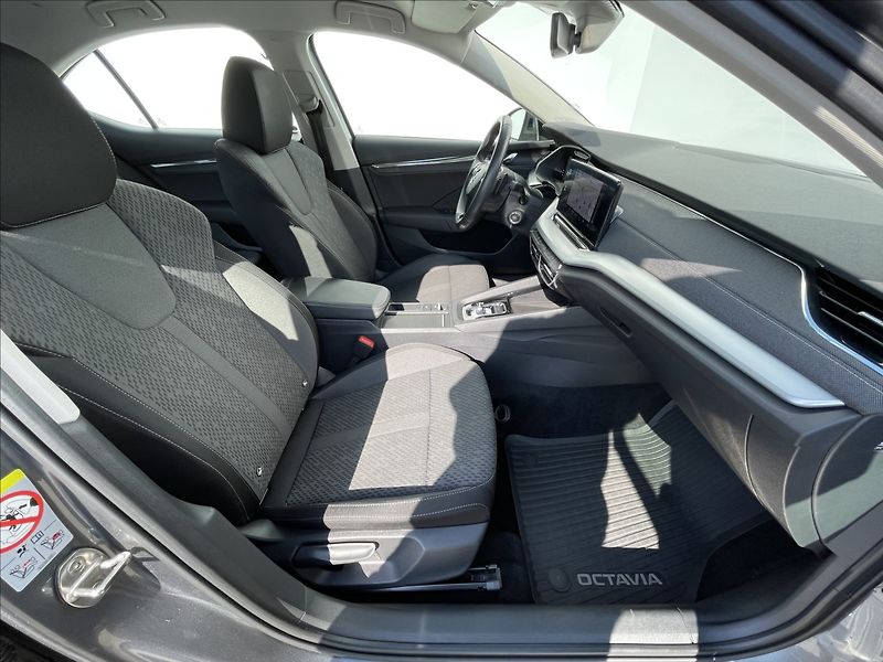 Škoda Octavia 2,0 TDI DSG Style Plus LED+ACC - fotka 18 z 24