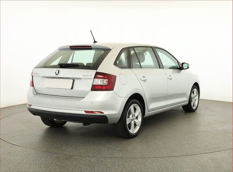 Škoda Rapid (2018) Spaceback 1.0 TSI, Navi - fotka 5 z 17