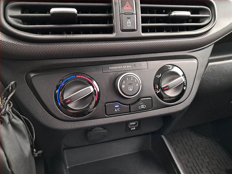 Hyundai i10 (2021) Comfort 1.0, Automat - fotka 17 z 17