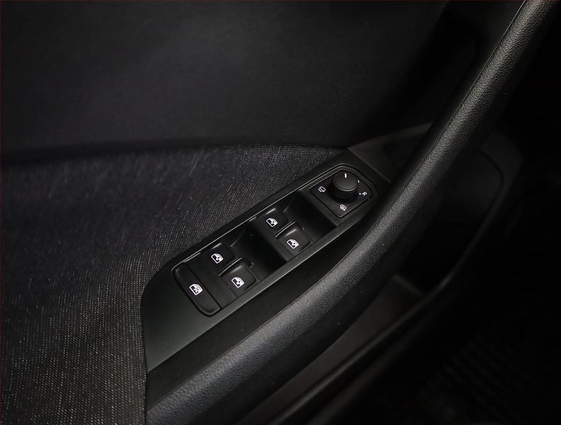 Škoda Kamiq (2025) Top Selection 1.0 TSI - fotka 16 z 18
