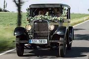 Svatební Škoda 430 v původním stavu. Tento výrobní klenot společnosti Škoda v letech 1929 až 1932 představoval působivý prvek v automobilovém průmyslu své doby.