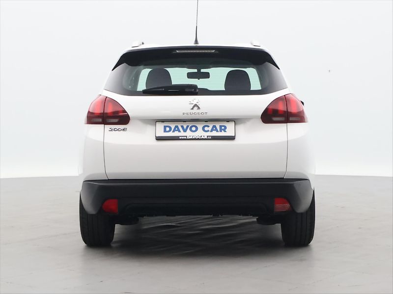 Peugeot 2008 1,2 PureTech 61kW Allure CZ - fotka 6 z 36