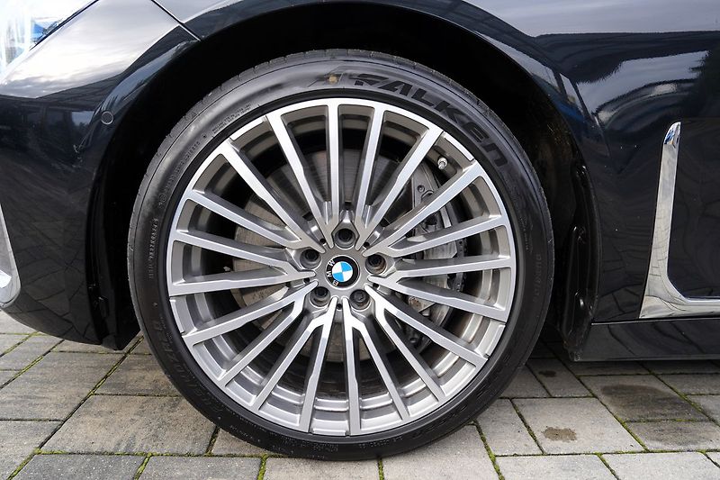 BMW Řada 7 750Li xDrive Individual/ČR - fotka 49 z 49