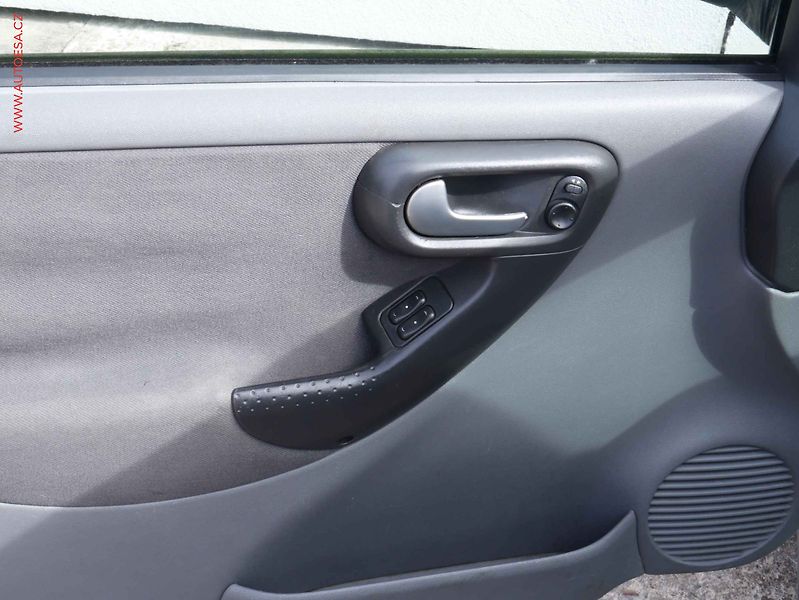 Opel Corsa (2000) 1.2i, ČR - fotka 14 z 16