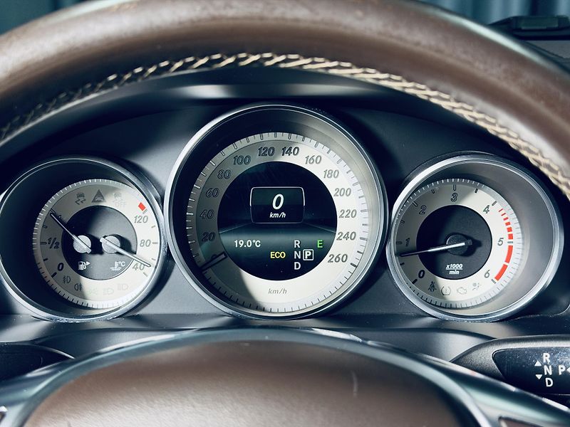 Mercedes-Benz Třídy E (2017) 350*AMG*CABRIO*360*HARMAN*TOP - fotka 22 z 40