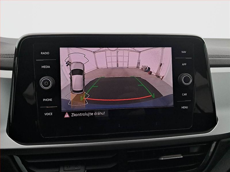 Volkswagen T-Roc (2025) 1.5 TSI - fotka 19 z 20