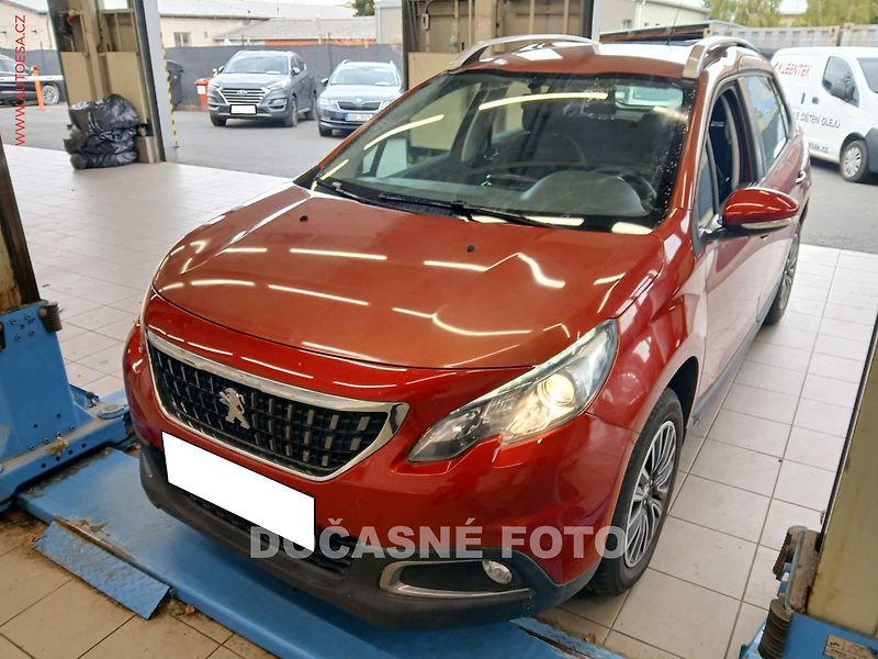 Peugeot 2008 (2018) 1.2i, 1.maj,ČR, servis.kniha - fotka 1 z 3