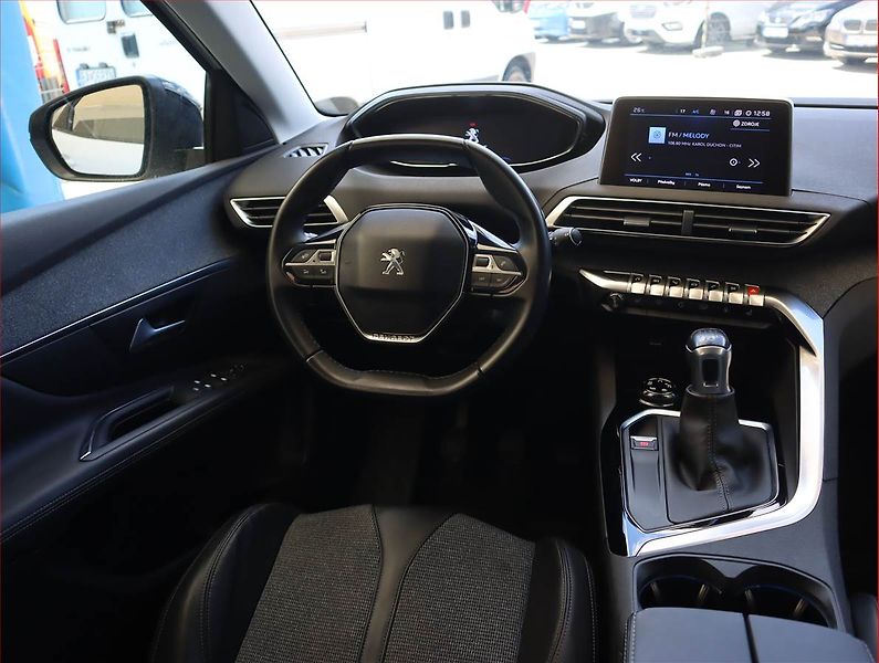 Peugeot 3008 (2018) 1.2 PureTech, Serv.kniha, Kůže - fotka 7 z 23